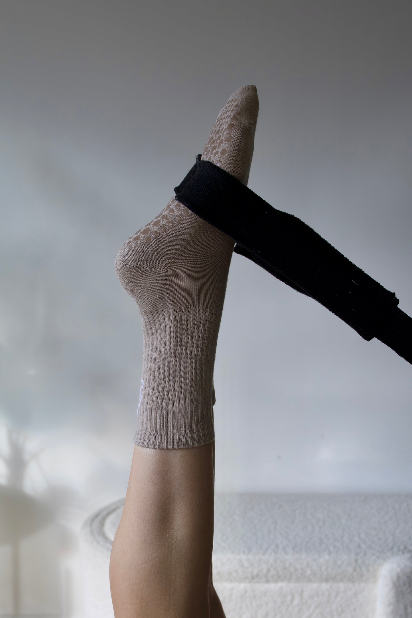 Grip Socks “Aletheia” – Sand Beige